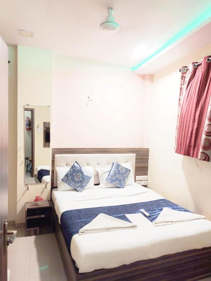 Hotel Golden Galaxy - Santacruz East Мумбаї Екстер'єр фото