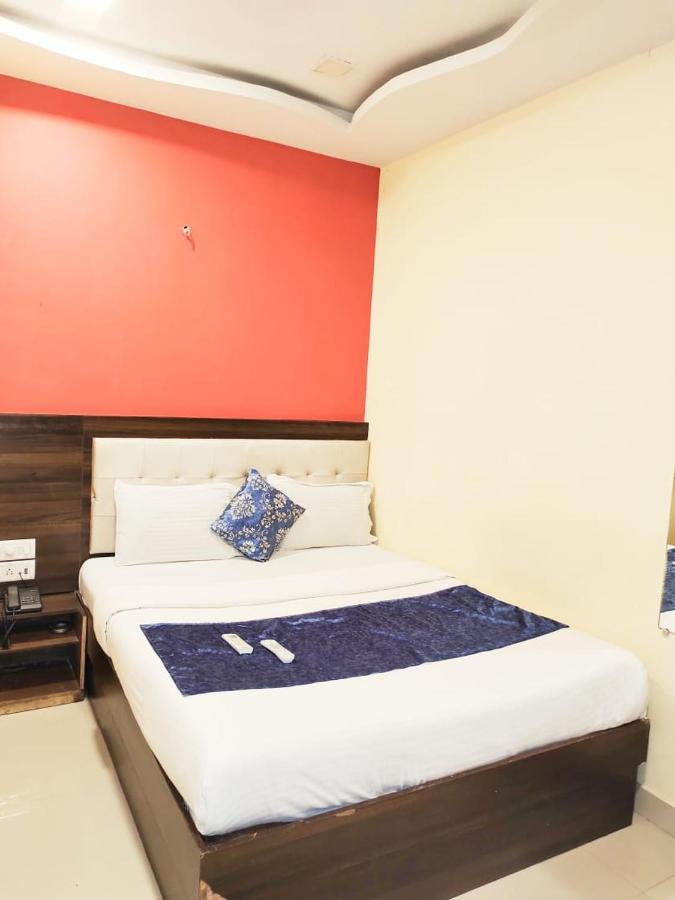 Hotel Golden Galaxy - Santacruz East Мумбаї Екстер'єр фото