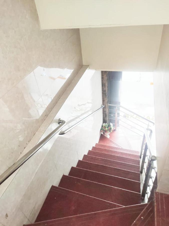 Hotel Golden Galaxy - Santacruz East Мумбаї Екстер'єр фото